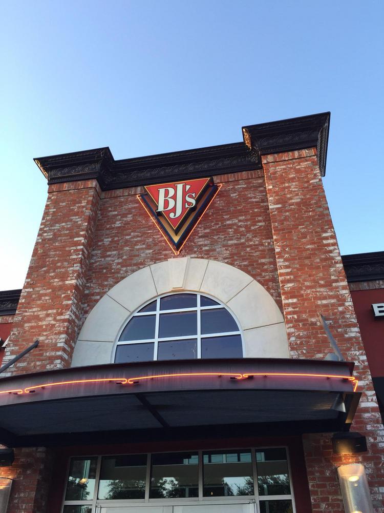Bj S Restaurant Brewhouse Coming To Rookwood Commons Cincinnati Bj S Restaurant Brewhouse Is Coming To Rookwood