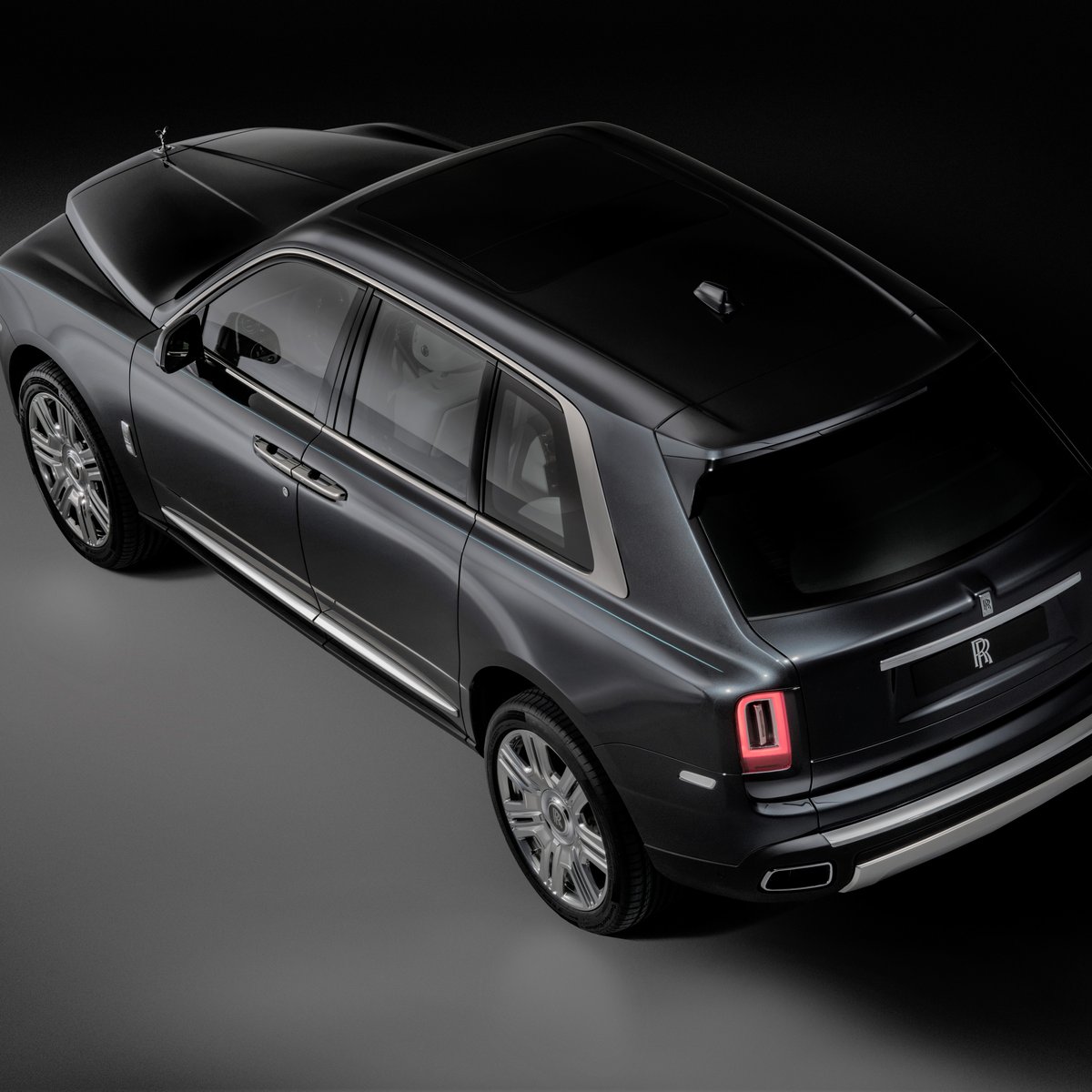 New Rolls-Royce SUV can drive in 21 of water, has built-in