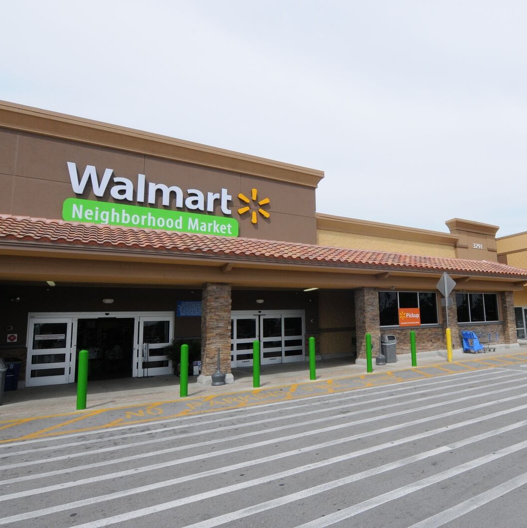 Walmart-shadowed center in Orlando up for sale