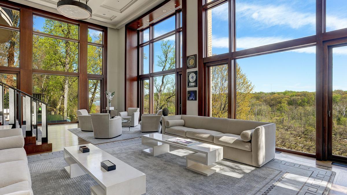 Jim Kimsey's and Dan Snyder's homes are still on the market after a