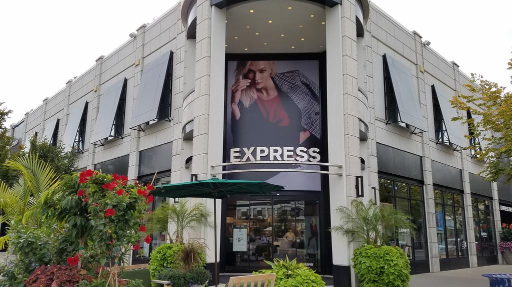 Express Announces National Rollout of Innovative Community Commerce Program  And Names Global Fashion Authority Rachel Zoe as Program's Lead Style  Editor