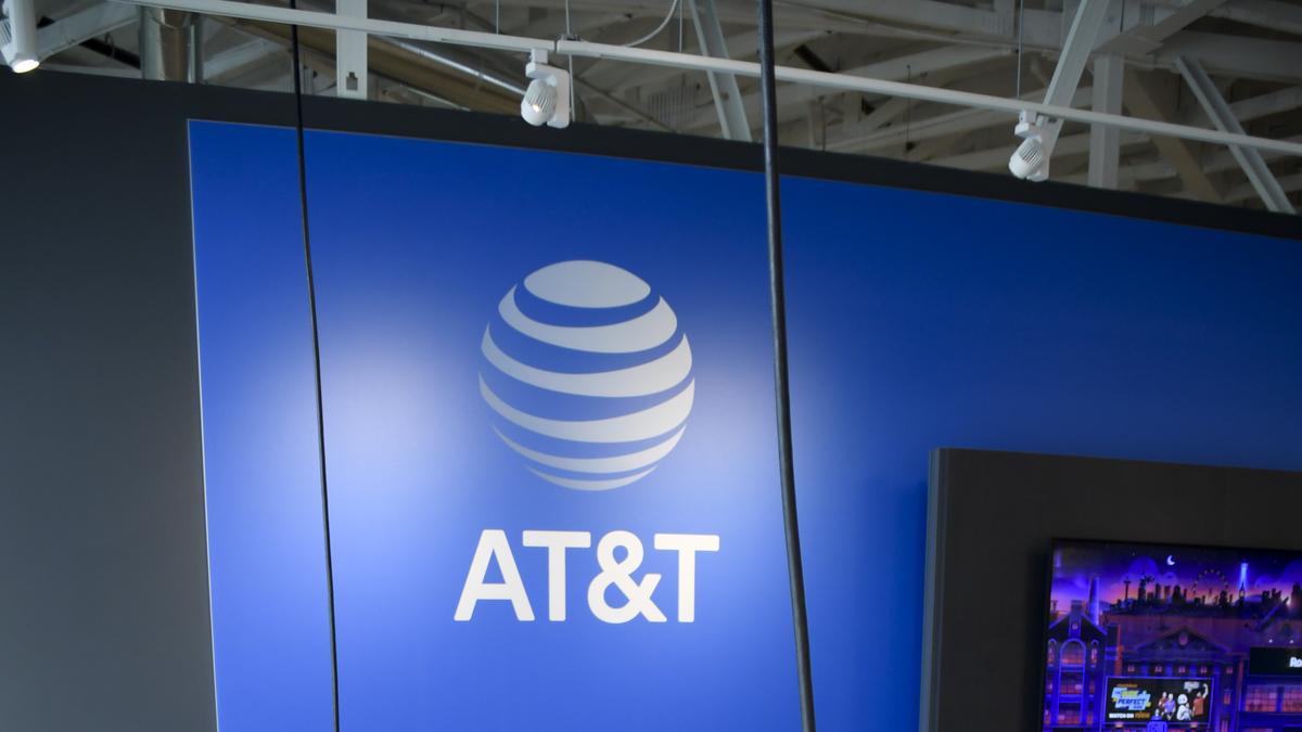 AT&T is adding 1,000 more stores for you to buy new gadgets - Dallas ...