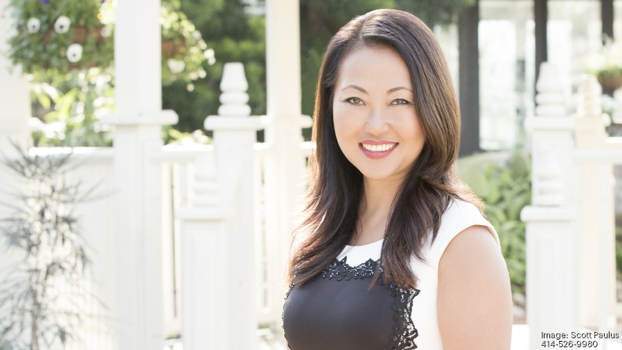 NEWS - みなみ Adriana Mendez is promoted to morning news co-anchor at