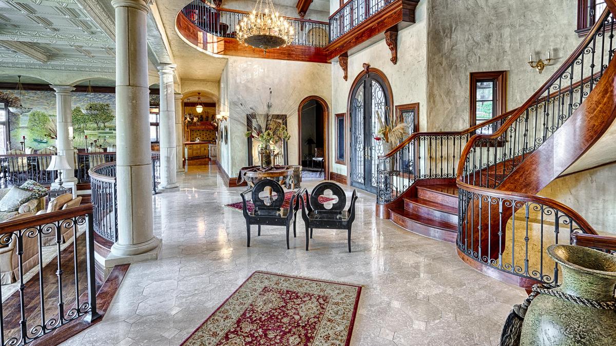 Mansion on Wisconsin's Geneva Lake marked down to 10.7M Milwaukee