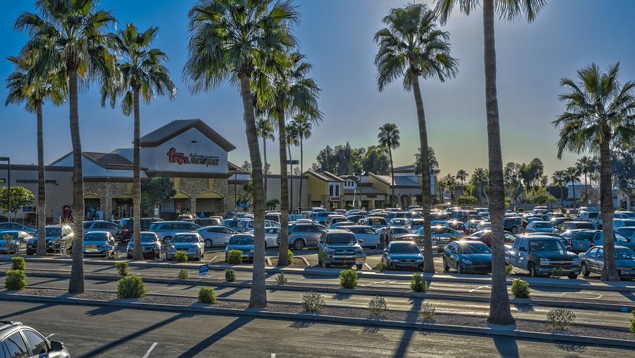 Gilbert shopping center sells in auction Phoenix Business Journal