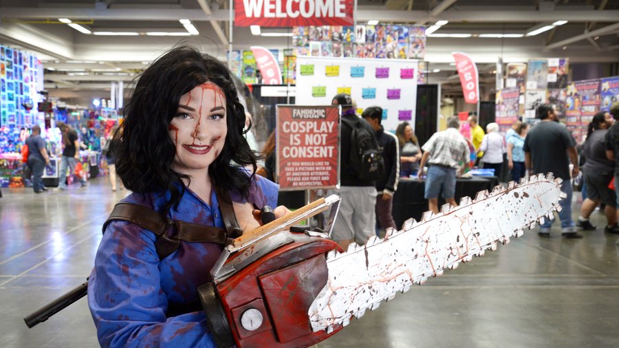 PHOTOS Fandemic Tour brings costumeclad crowd to Sacramento