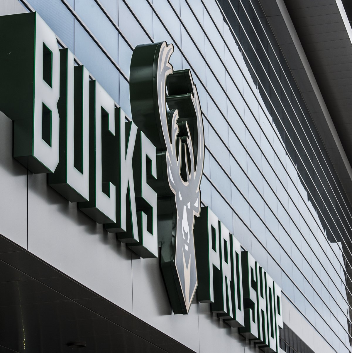Milwaukee Bucks Pro Shop to open at Bayshore - Milwaukee Business Journal