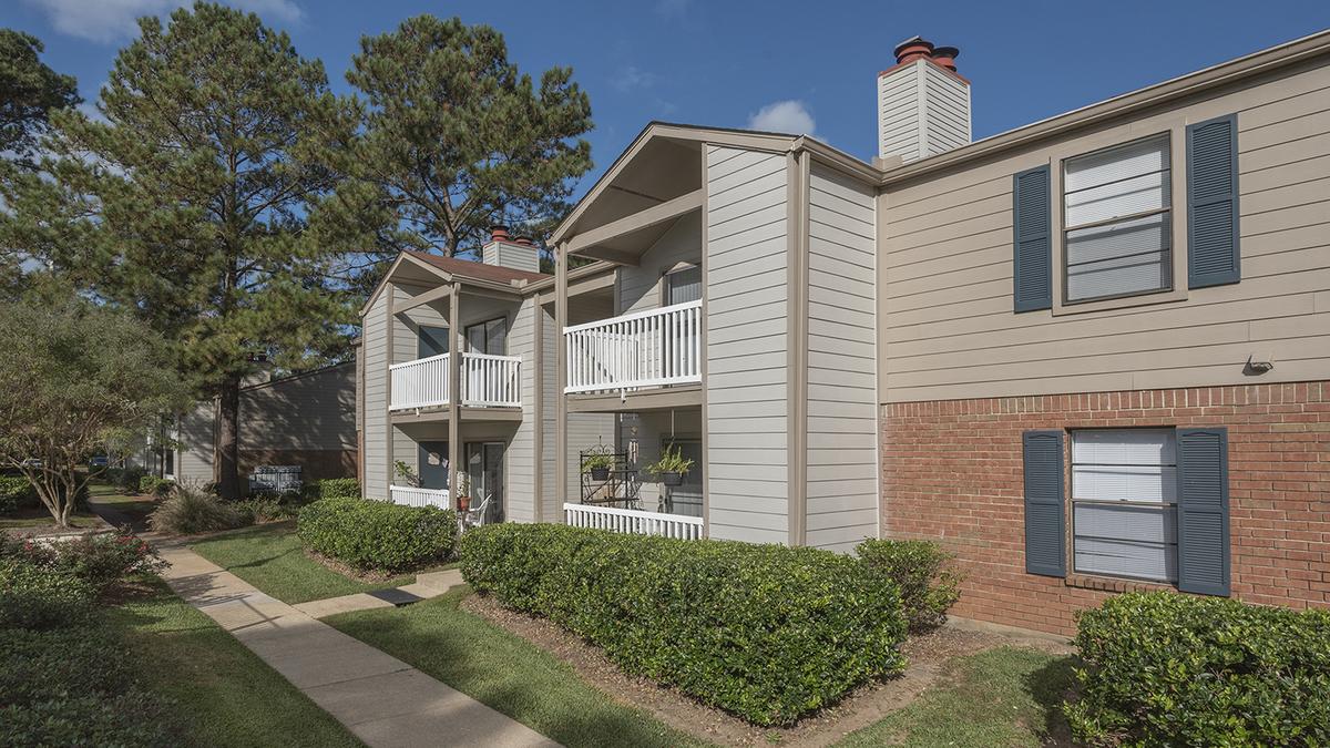 Huntleigh Woods, Southern Oaks and Ashford Place sell for 39M