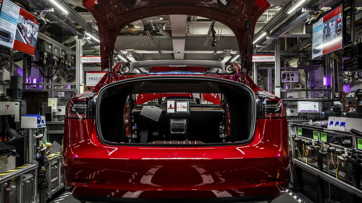 Auto Teardown Expert Sandy Munro Who Slammed Tesla Model 3 s Build 