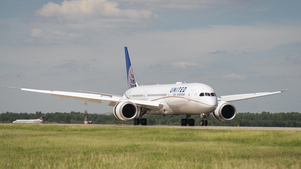 united airlines adding baggage