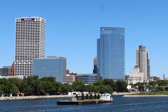 070618 Lakefront Skyline US Bank Northwestern Mutual 833 03 Clara Janzen