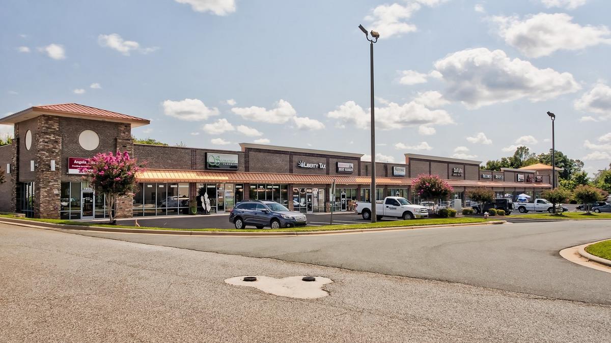 Chapel Hill investment group buys Mebane shopping center for 3.3M