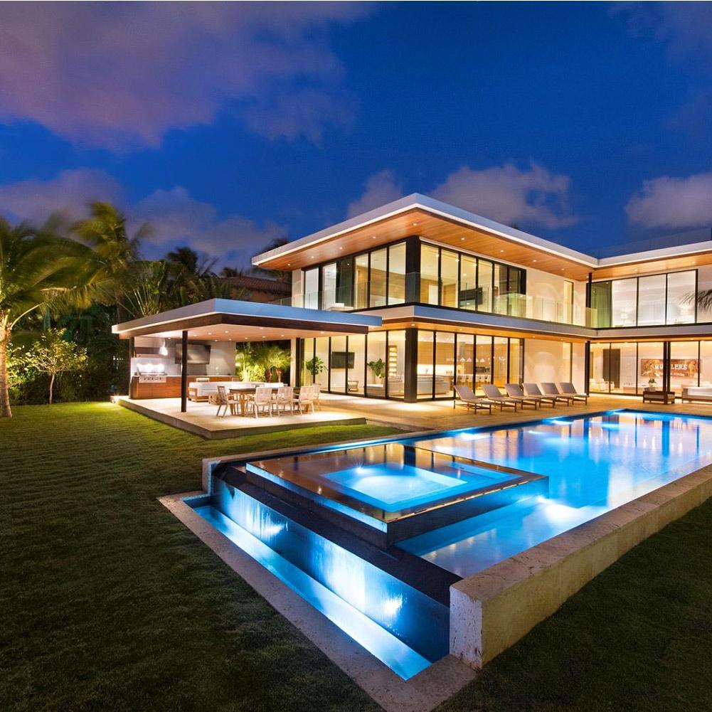 Дома марино. Modern Beach House. Modern Luxury игра. House in Miami Waterfront. Luxury Green.