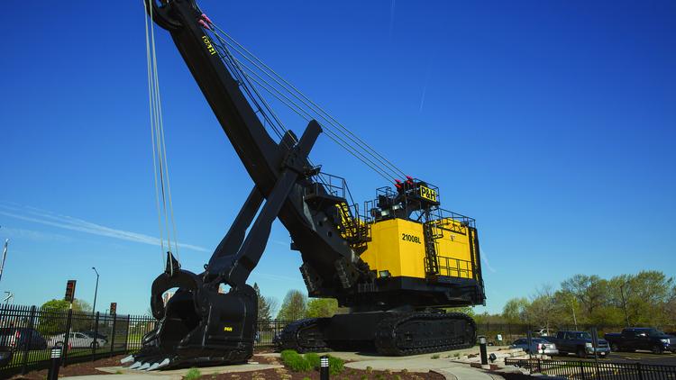 Komatsu Bringing Production Back To Milwaukee From China The New Mining Shovels That Komatsu Is Making In Milwaukee Will Be Twice As Tall