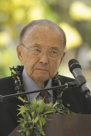 Daniel Inouye mic vert092713