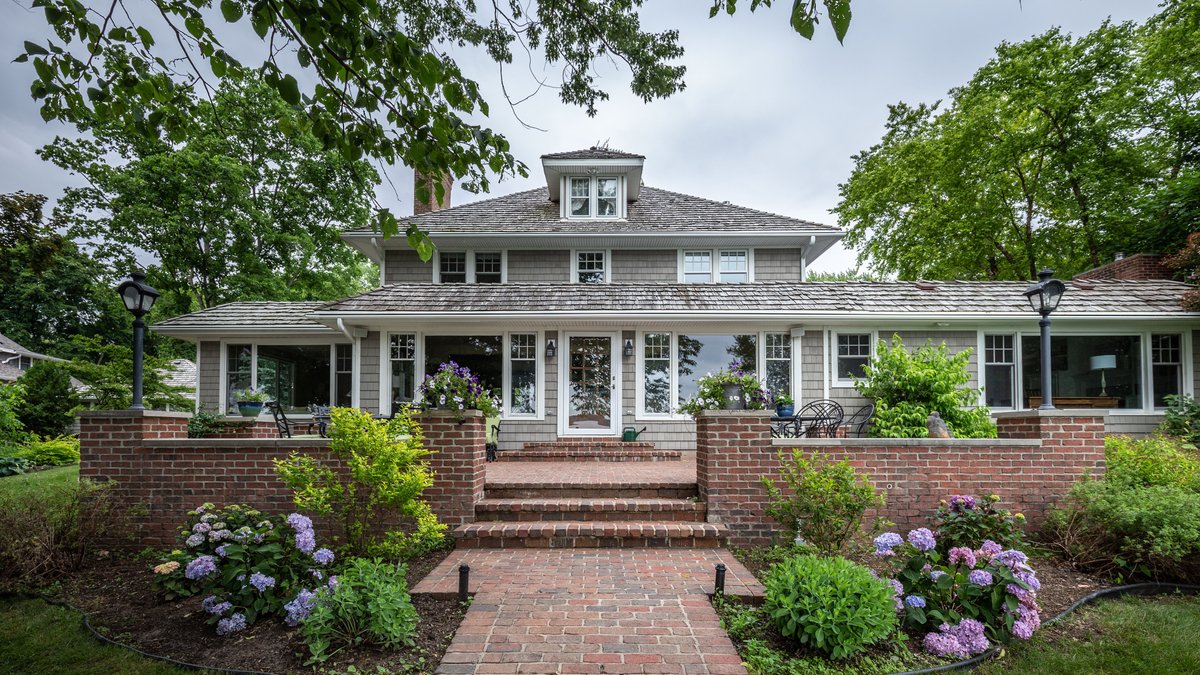 Oconomowoc Lake home sells for $2.4 million - Milwaukee Business Journal