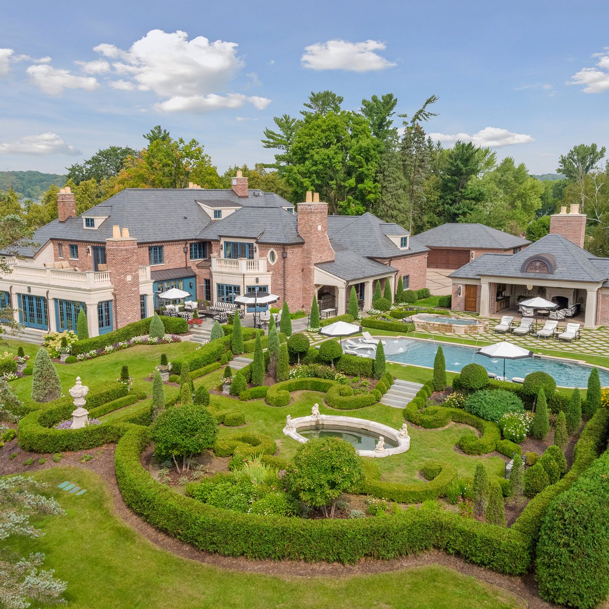 Orono mansion sells for $8.8 million, years after first being listed -  Minneapolis / St. Paul Business Journal