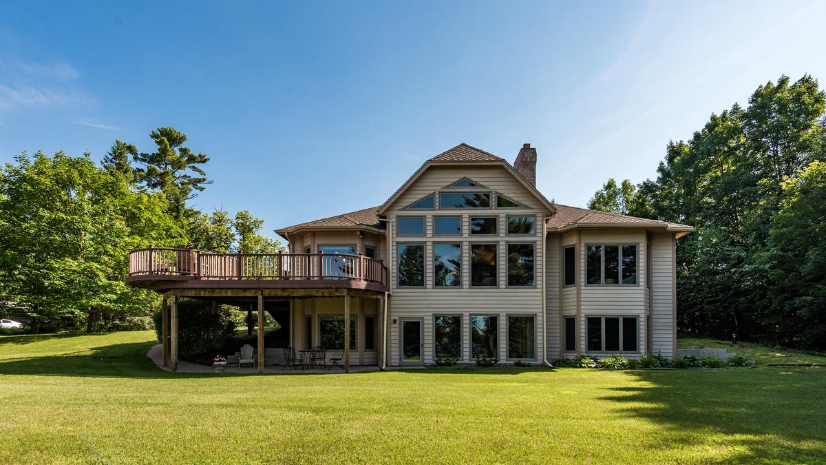 Dream Cabins Spacious Dulutharea cabin on Pike Lake for sale for 1