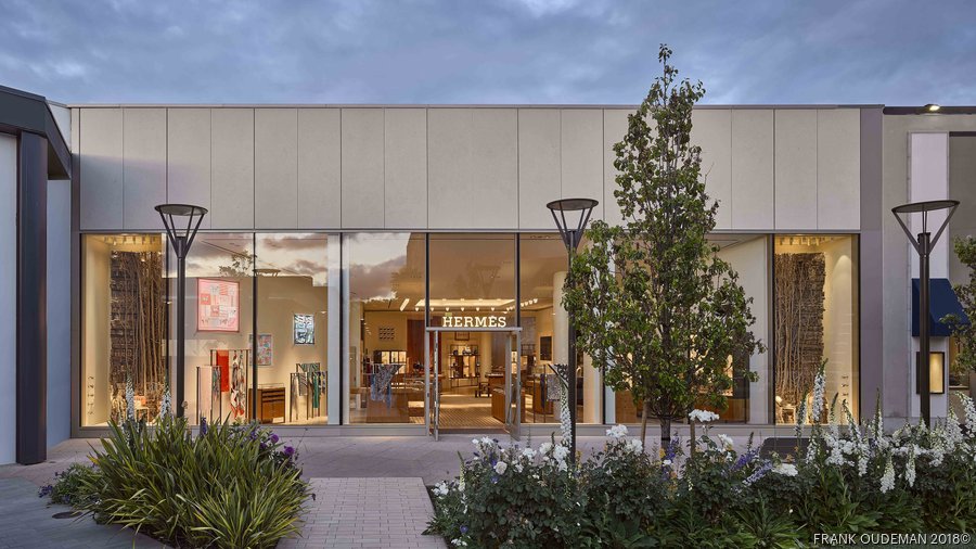 Glass facade of the Apple store at the Stanford Shopping Center, an News  Photo - Getty Images