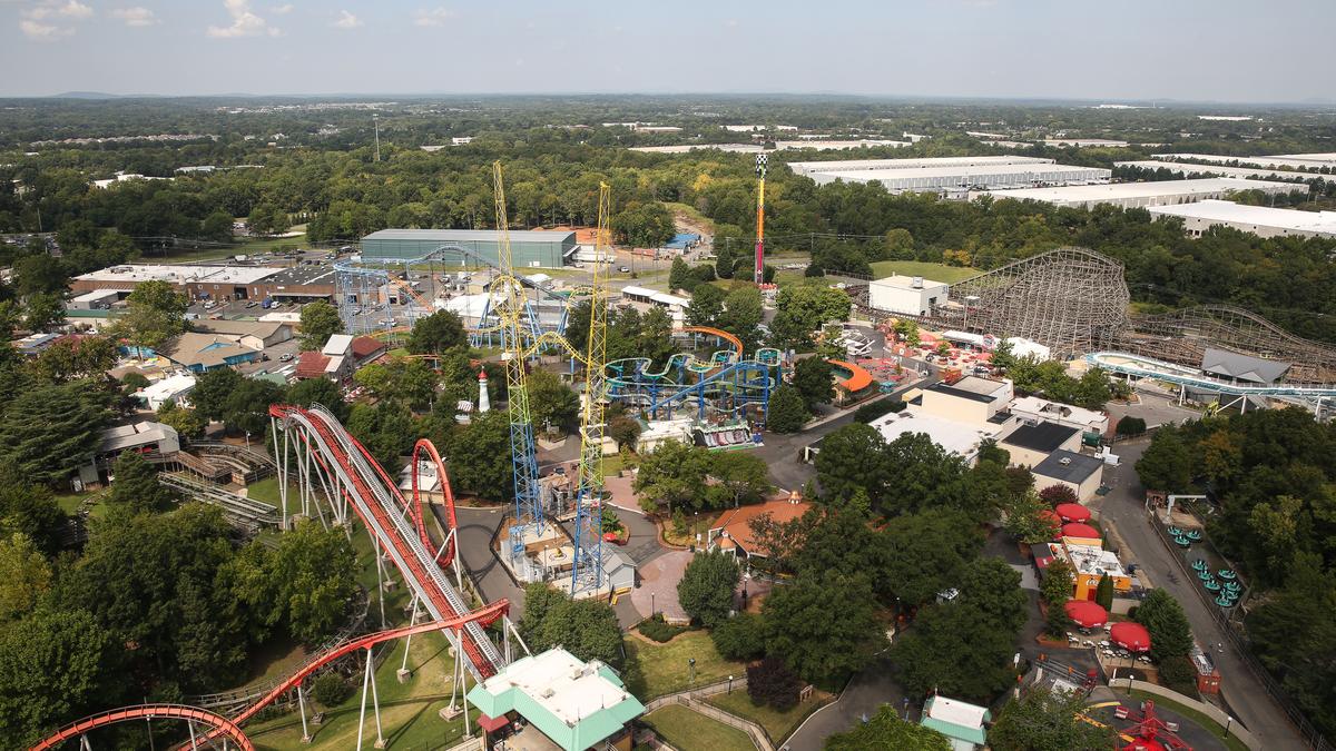 Cedar Fair Stock Pops On News Of Six Flags Offer Charlotte Business Journal - jen and pat go to the water park in roblox