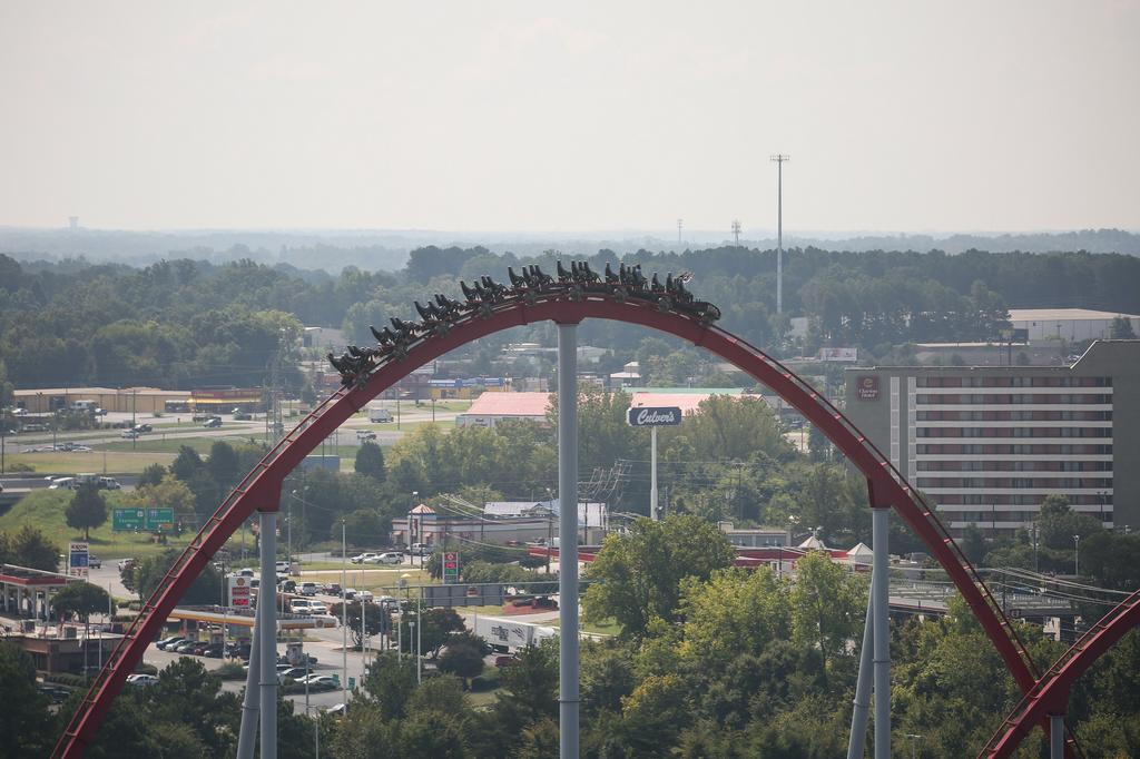 Intimidator - Carowinds (Charlotte, North Carolina, United States)