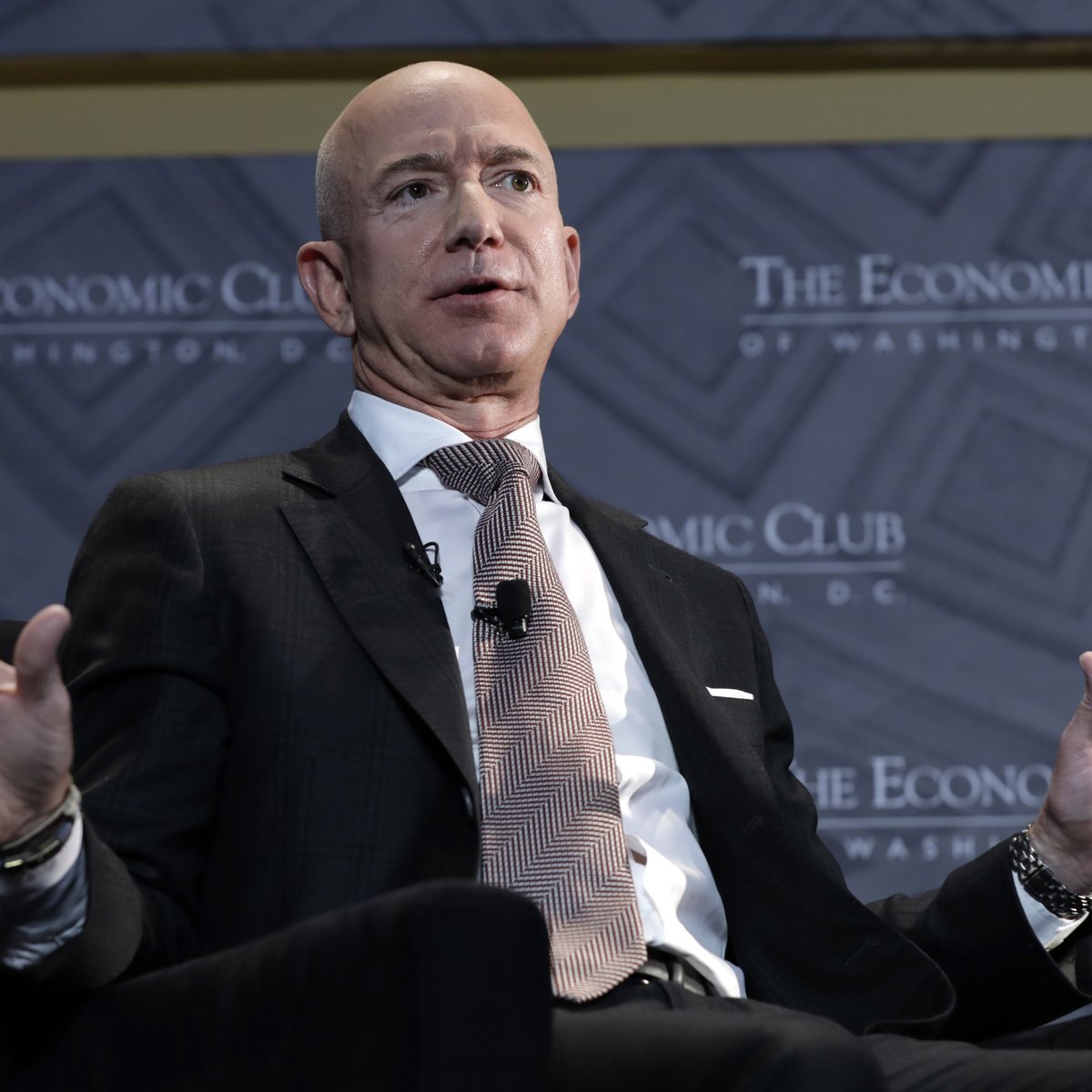 Jeff Bezos 'considering selling Washington Post to buy Commanders'