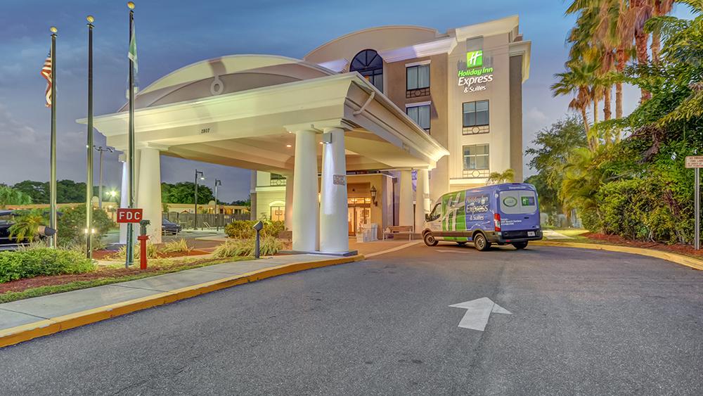 Holiday Inn Express Suites Tampa Usf Busch Gardens Tampa Bay