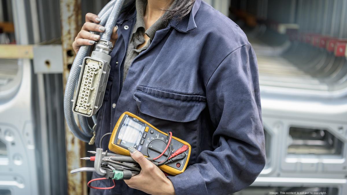 neca-ibew-local-48-works-to-shrink-the-gender-gap-in-the-electrical