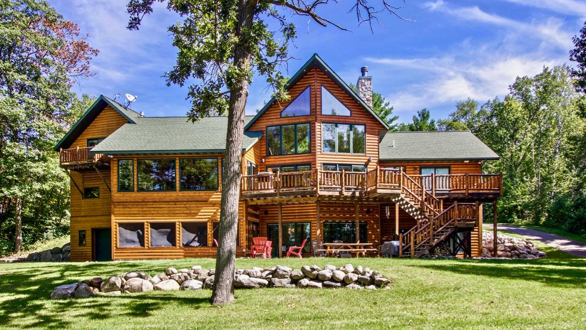 Dream Cabins Northern retreat on Thunder Lake listed for almost 2