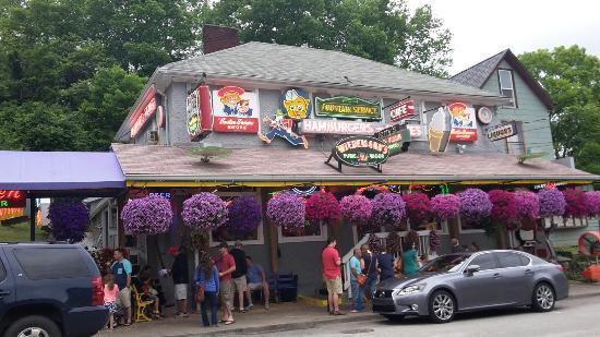 terrys-turf-club*750xx550-309-0-0.jpg
