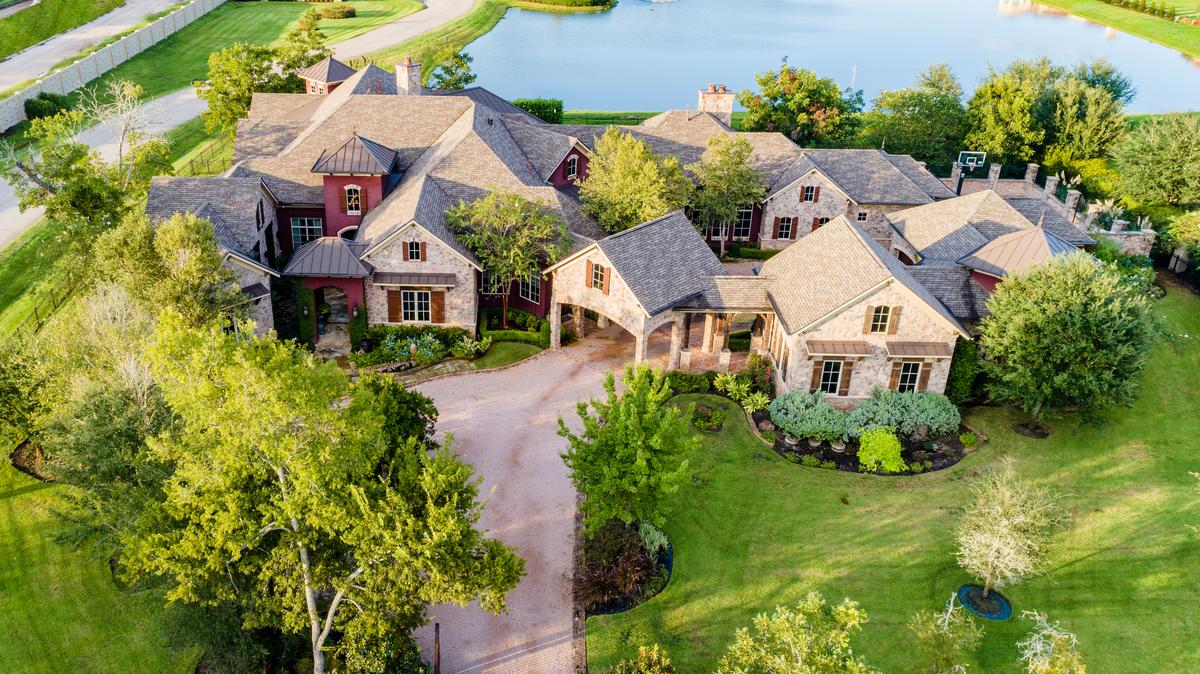 Concierge Auctions Cathy Stubbs Team Selling Lakefront Estate In