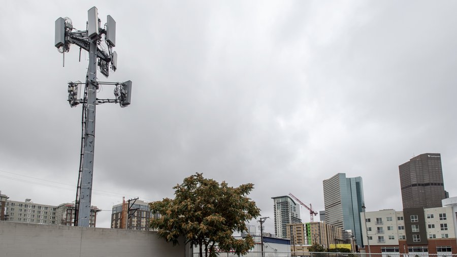 Wireless carriers prepping Denver 5G network with hundreds of small