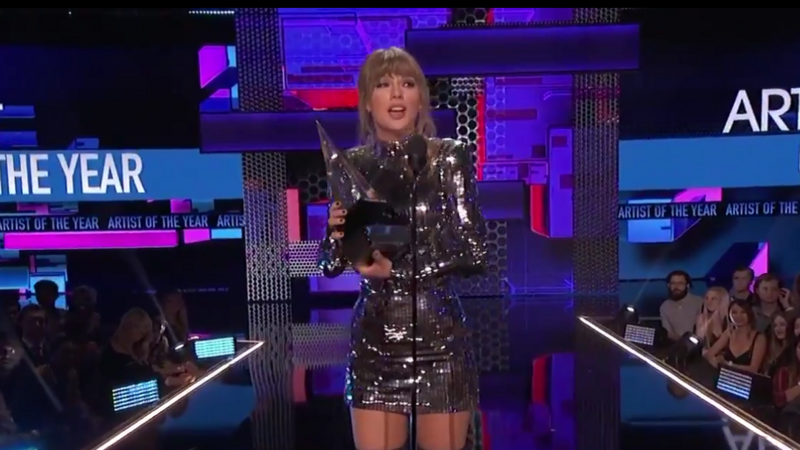 Taylor Swift Breaks American Music Awards Record Bizwomen