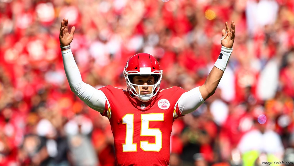 NFLPA: Mahomes overtakes Brady in merchandise sales - Kansas City Business  Journal