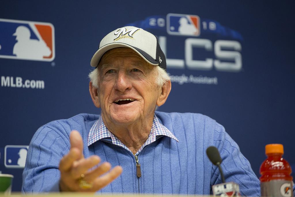 MILWAUKEE, WI - APRIL 03: Milwaukee Brewers play by play announcer Bob  Uecker watches batting practice during a game between the Milwaukee Brewers  and the New York Mets at American Family Field