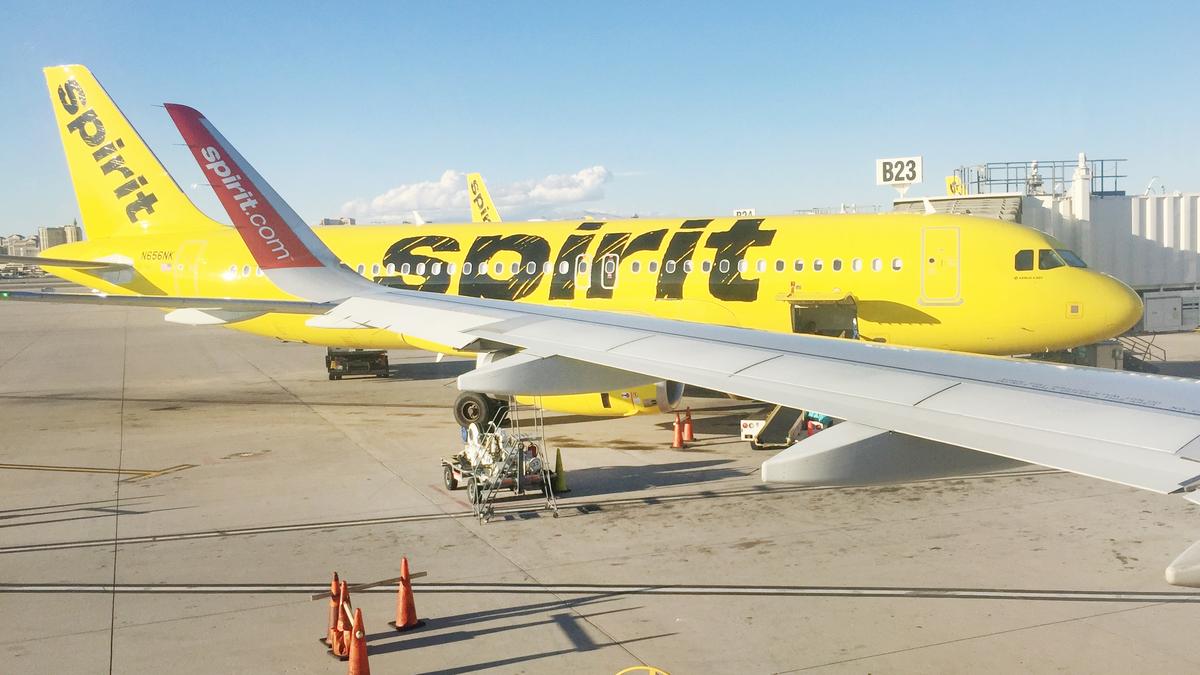 does spirit airlines fly to mli quad city international airport