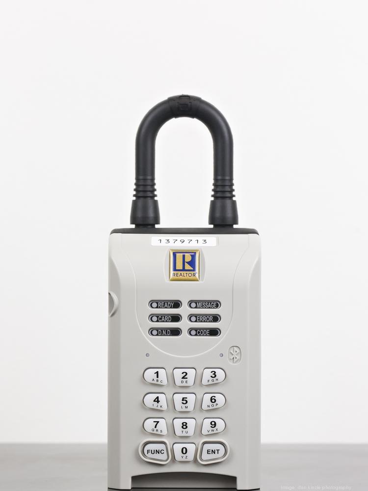Milwaukee Real Estate Agents Adopt New Tech For Showing Homes Greater Milwaukee Ociation Of Realtors Is Implementing Sentrilock A Wireless Lockbox System In The Four