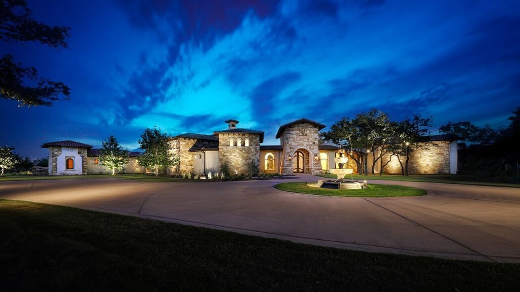 Former Blue Jays Vernon Wells has a Texas home that knocks it out