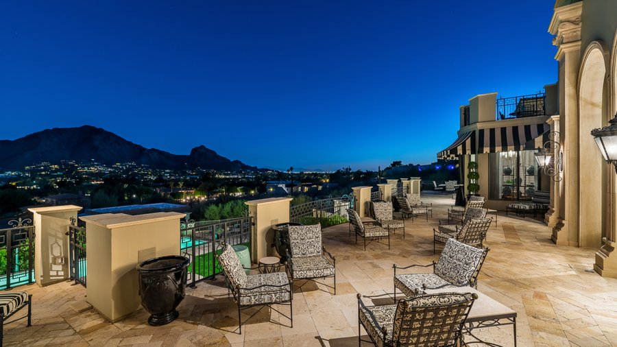 ルイス・バラガン Paraísos / Paradises Valley mansion featured on Million Dollar Listing Los
