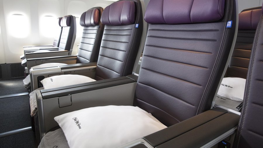 United Airlines to debut Premium Plus on newest Boeing Dreamliner ...