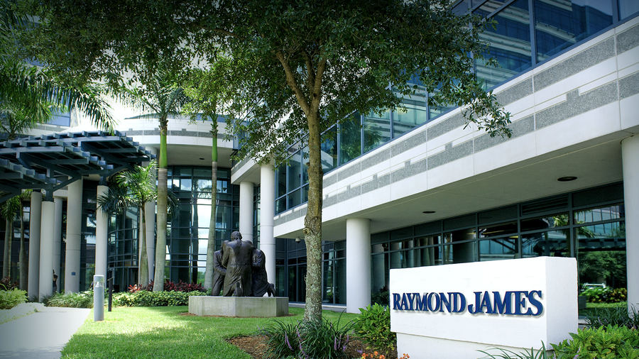 Raymond James taps Charlotte senior banker for healthcare practice