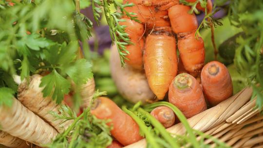 carrots vegetables market