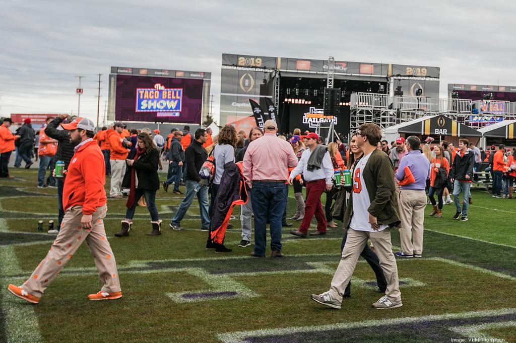 Dayton Bronco fans rally at annual football tailgate party