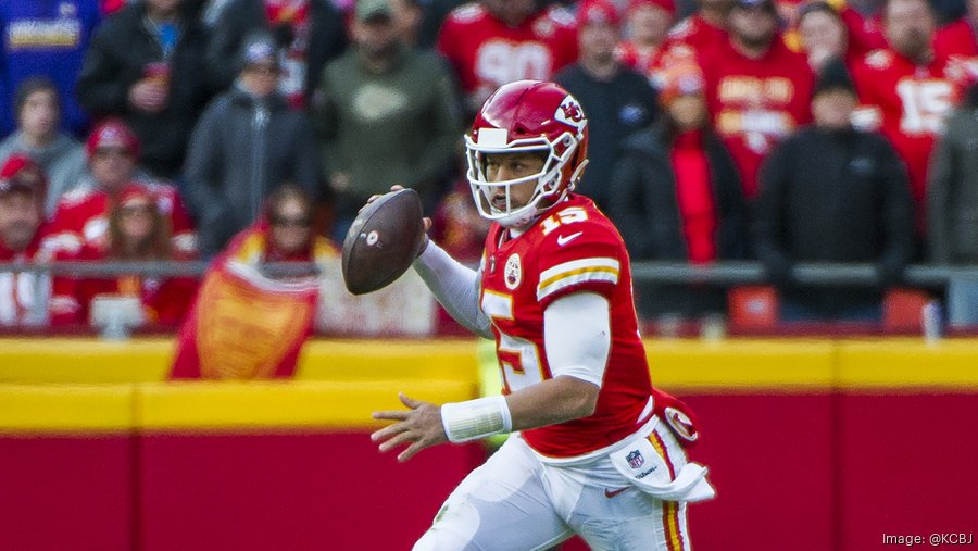 NFLPA: Mahomes overtakes Brady in merchandise sales - Kansas City Business  Journal