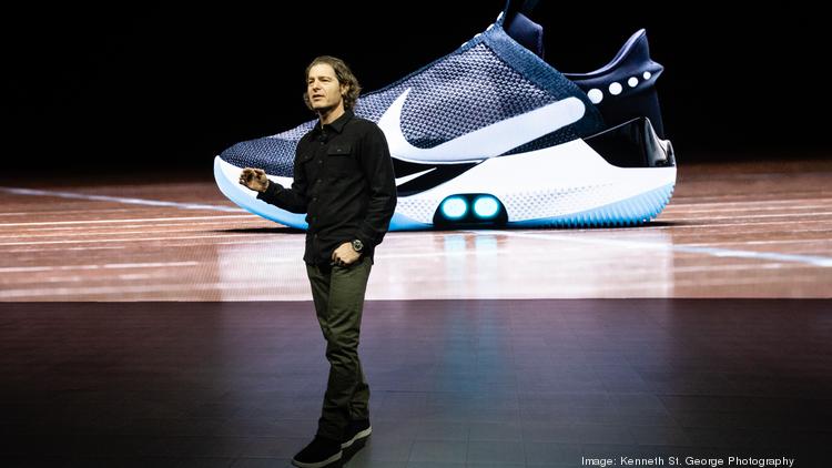 reserva En riesgo saltar Nike unveils self-lacing basketball shoe - Portland Business Journal