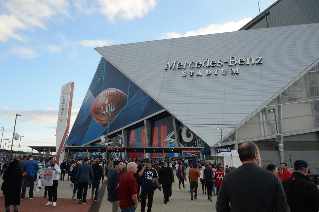 Mercedes-Benz Stadium dropping concession prices, banning cash in 2019 -  The Falcoholic