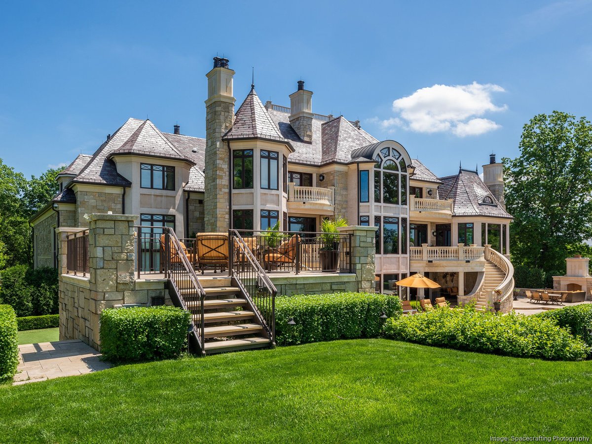 Lake Minnetonka mansion in Deephaven known as \