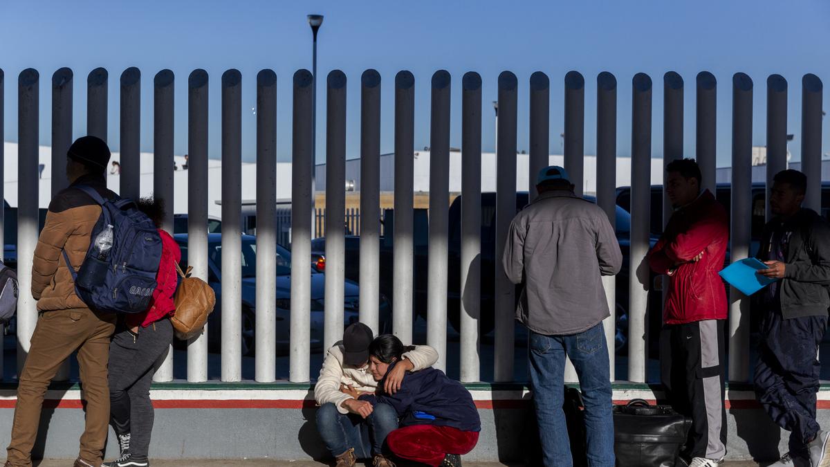 President Trump plans national emergency to build US border wall ...
