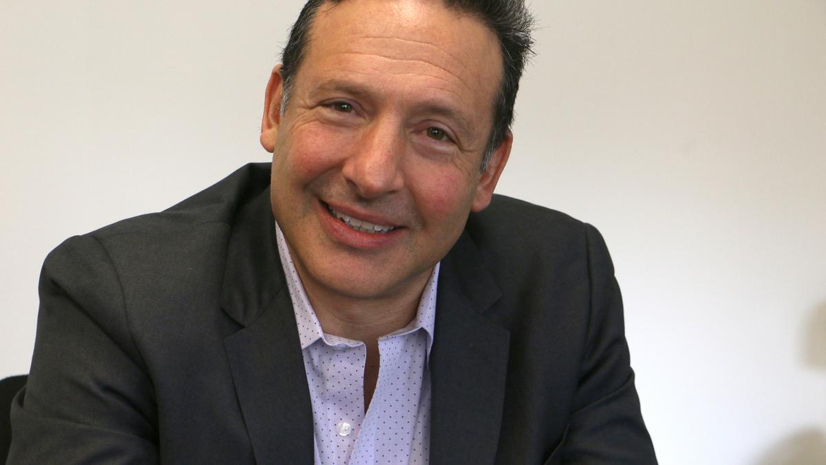 Dr. Dave Sanders, ZoomCare founder, debuts a hybrid AI-human doctor startup - The Business Journals