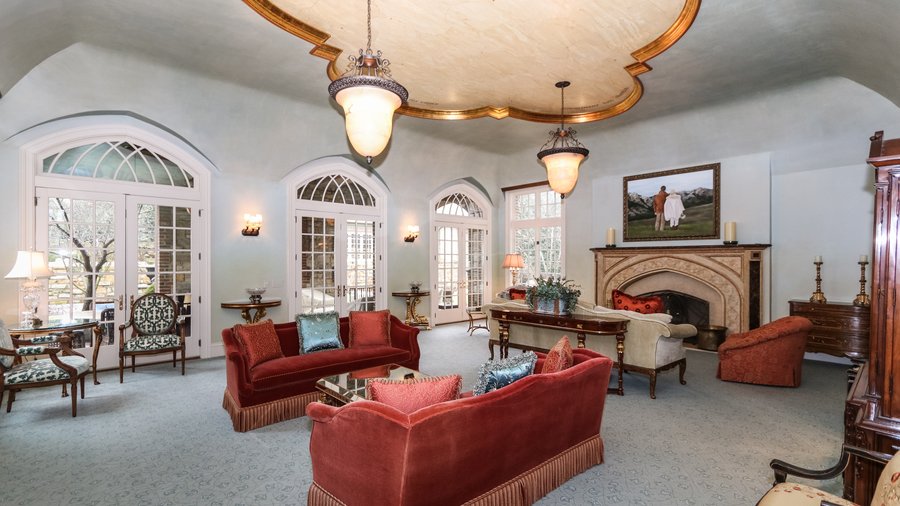 9275 Cunningham Living 2